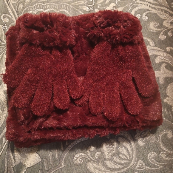 Other - Scarve and gloves set